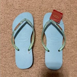 Size 9/10 women’s - Slim Sparkle II Flip Flop in Nautical Blue
HAVAIANAS
